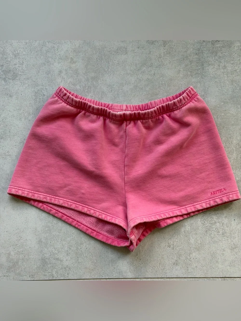 Aritzia Sweatfleece Perfect Fit Sweat Shorts Pink
